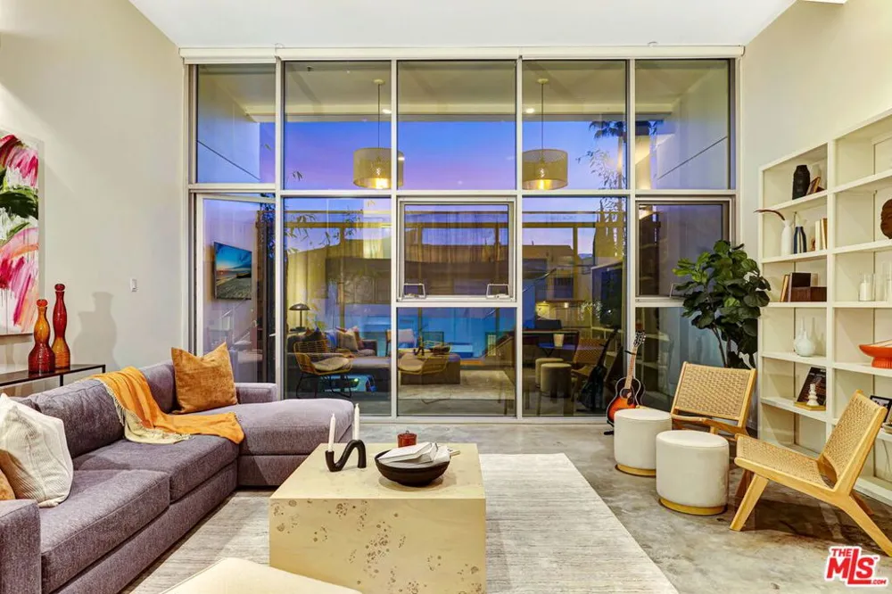803 Wilcox Avenue #4 Los Angeles, CA 90038