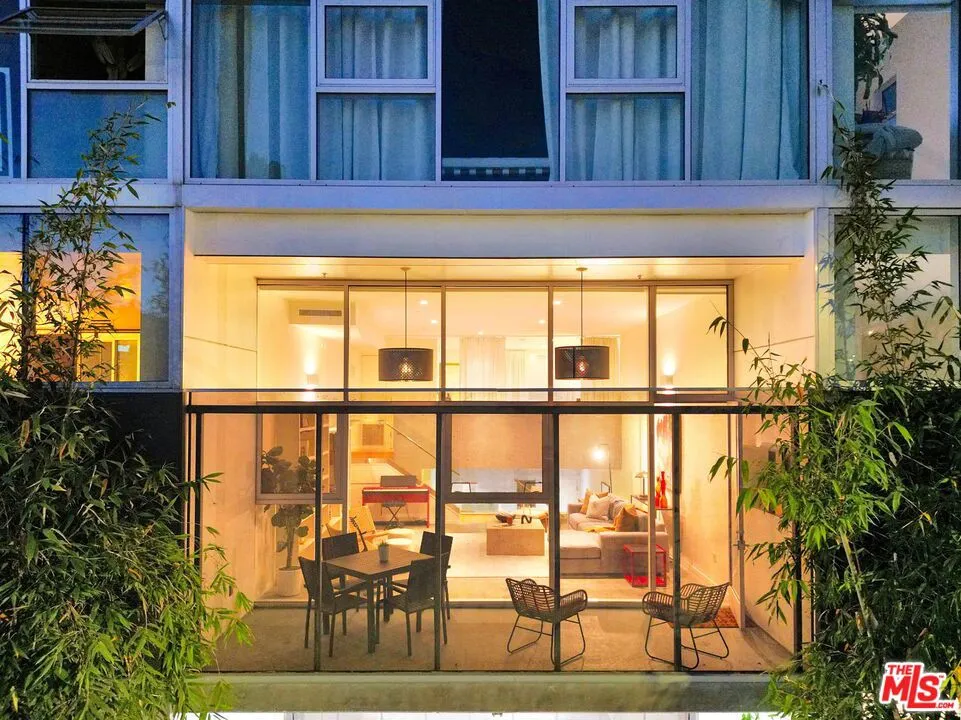 803 Wilcox Avenue #4 Los Angeles, CA 90038