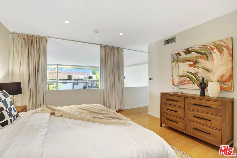 803 Wilcox Avenue #4 Los Angeles, CA 90038