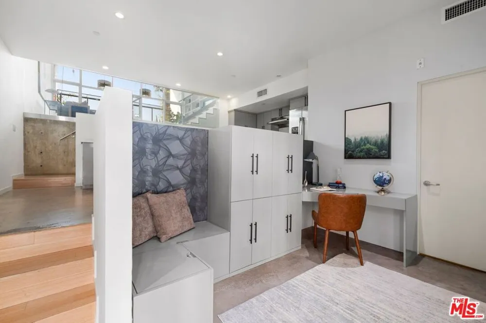 803 Wilcox Avenue #4 Los Angeles, CA 90038