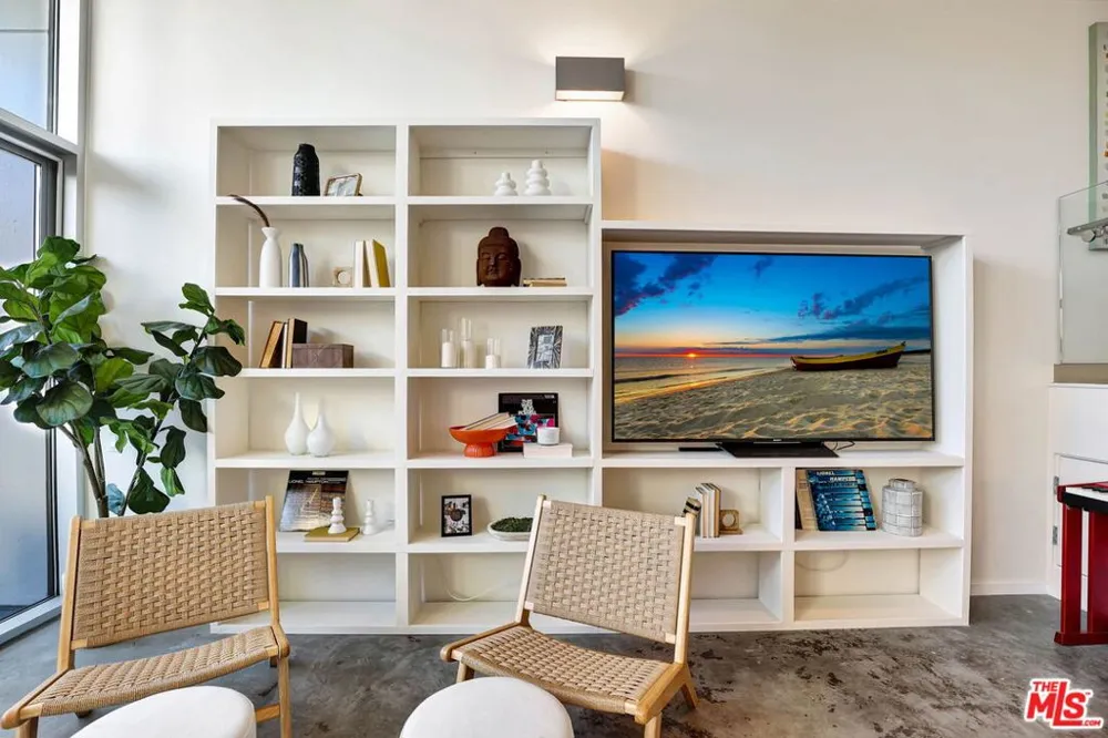 803 Wilcox Avenue #4 Los Angeles, CA 90038