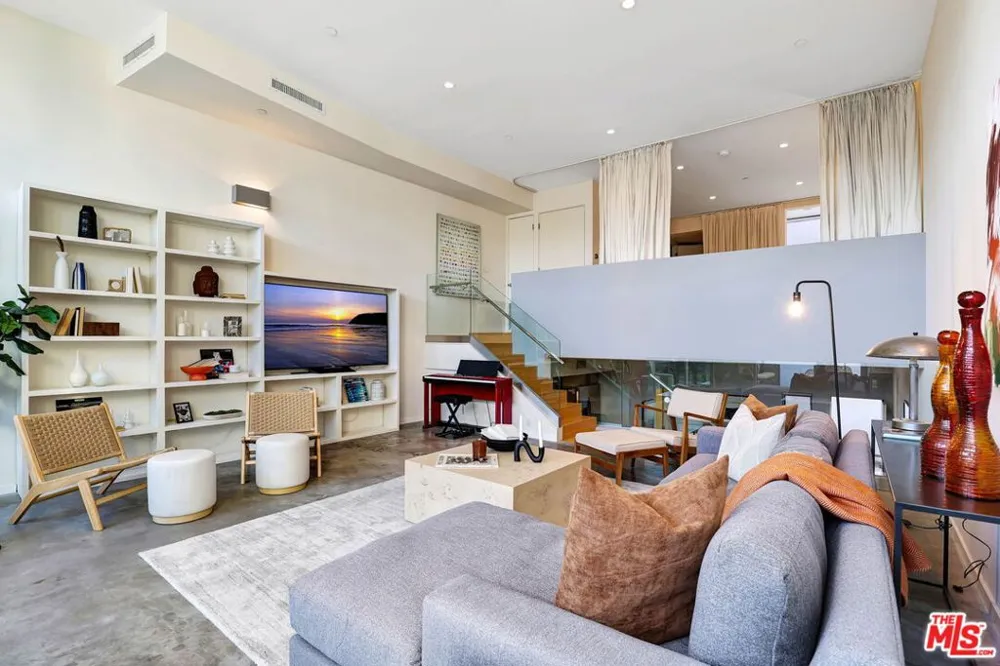 803 Wilcox Avenue #4 Los Angeles, CA 90038