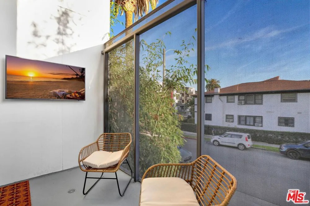 803 Wilcox Avenue #4 Los Angeles, CA 90038