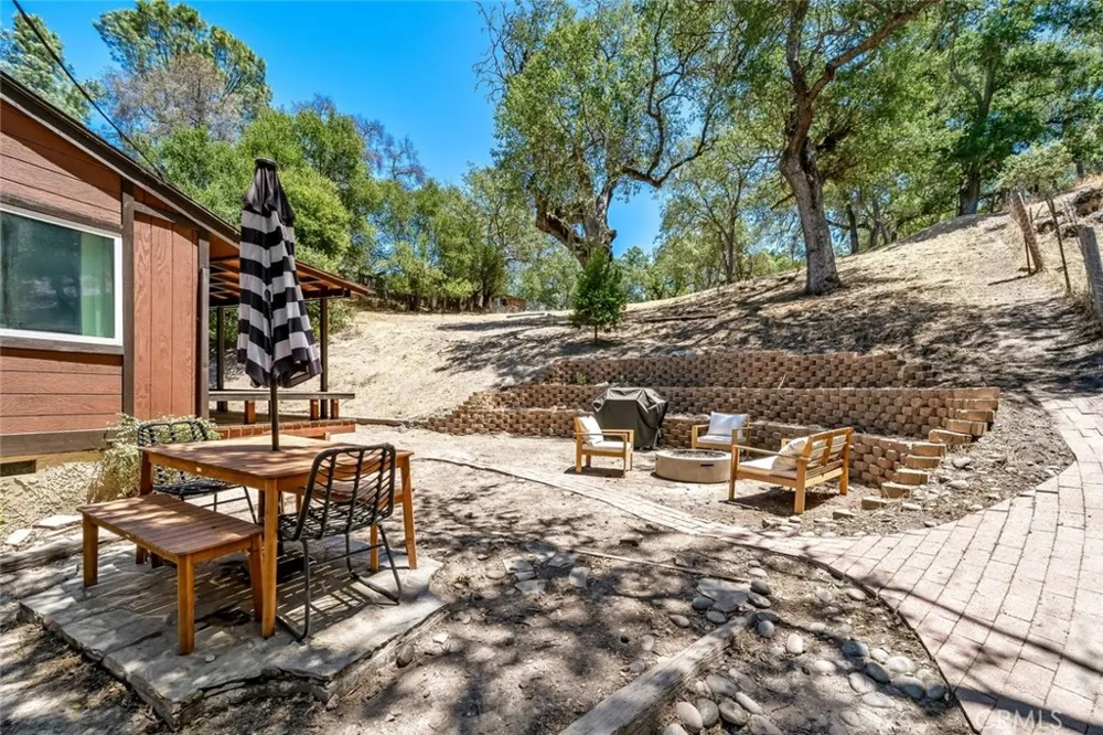 9056 Curbaril Avenue Atascadero, CA 93422
