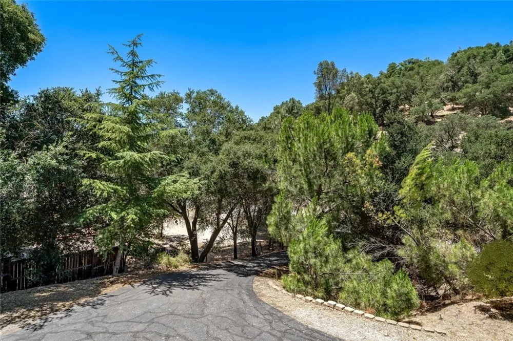 9056 Curbaril Avenue Atascadero, CA 93422