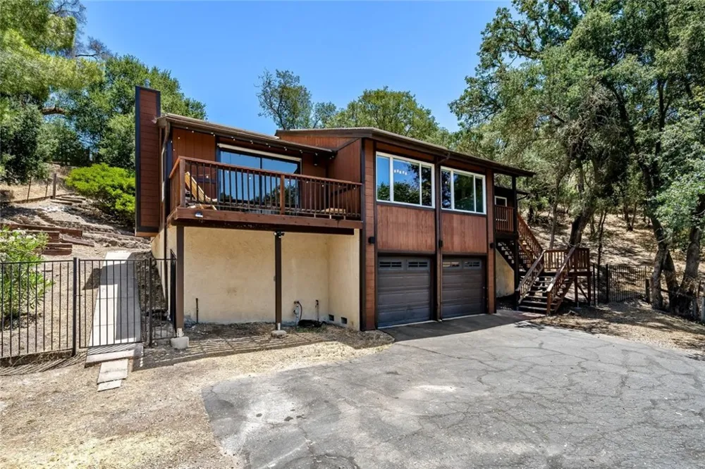 9056 Curbaril Avenue Atascadero, CA 93422