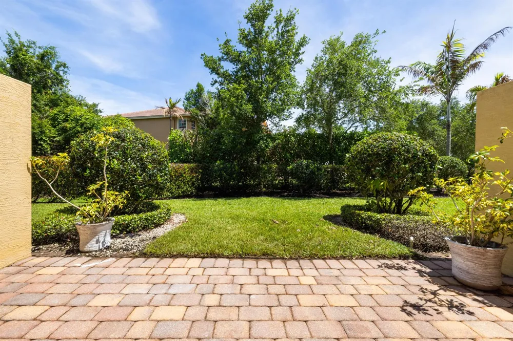 680 SW Glen Crest Way Stuart, FL 34997