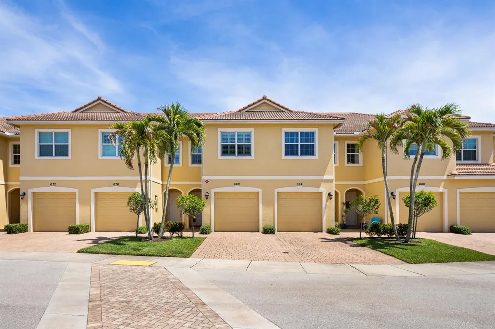 680 SW Glen Crest Way Stuart, FL 34997