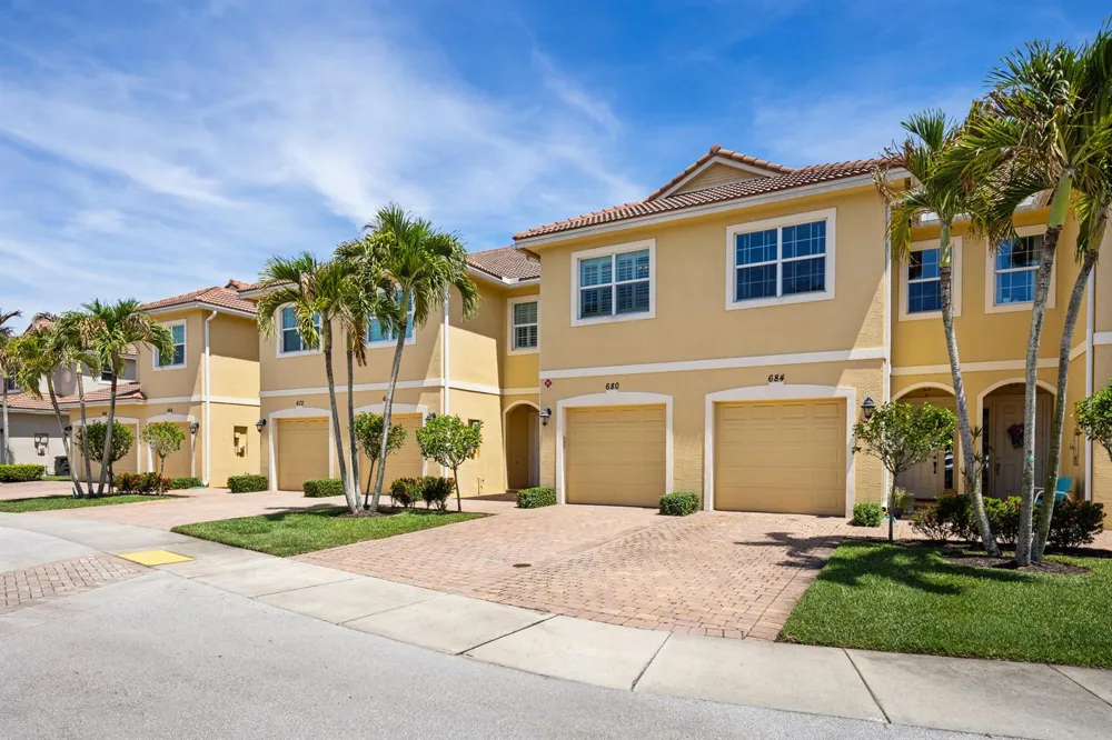 680 SW Glen Crest Way Stuart, FL 34997