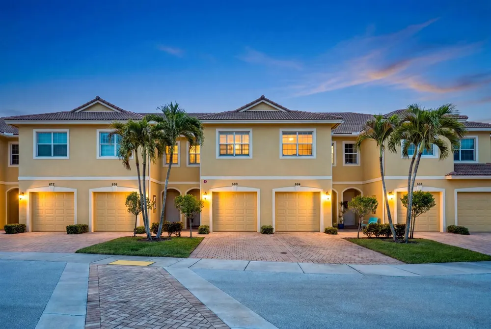 680 SW Glen Crest Way Stuart, FL 34997