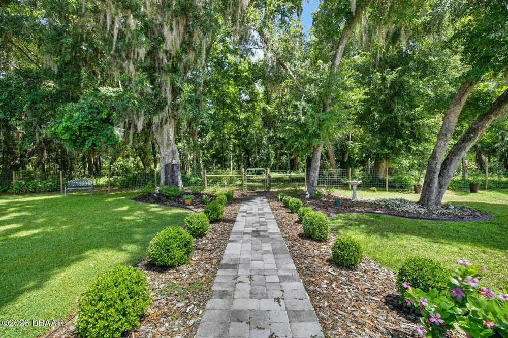 104 Woodcrest Avenue Satsuma, FL 32189