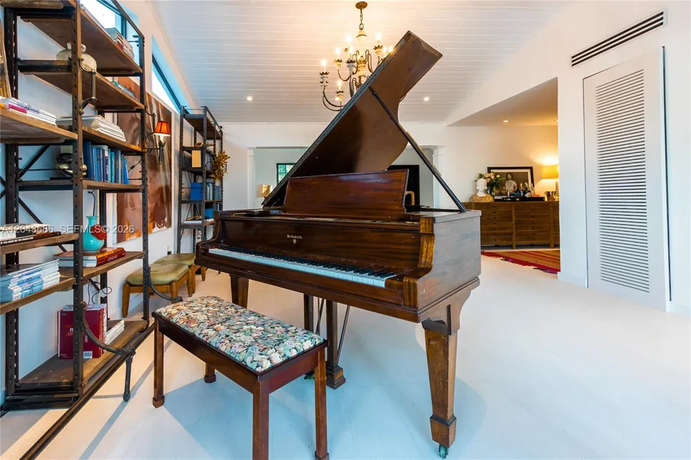 255 PALM AVENUE Miami Beach, FL 33139