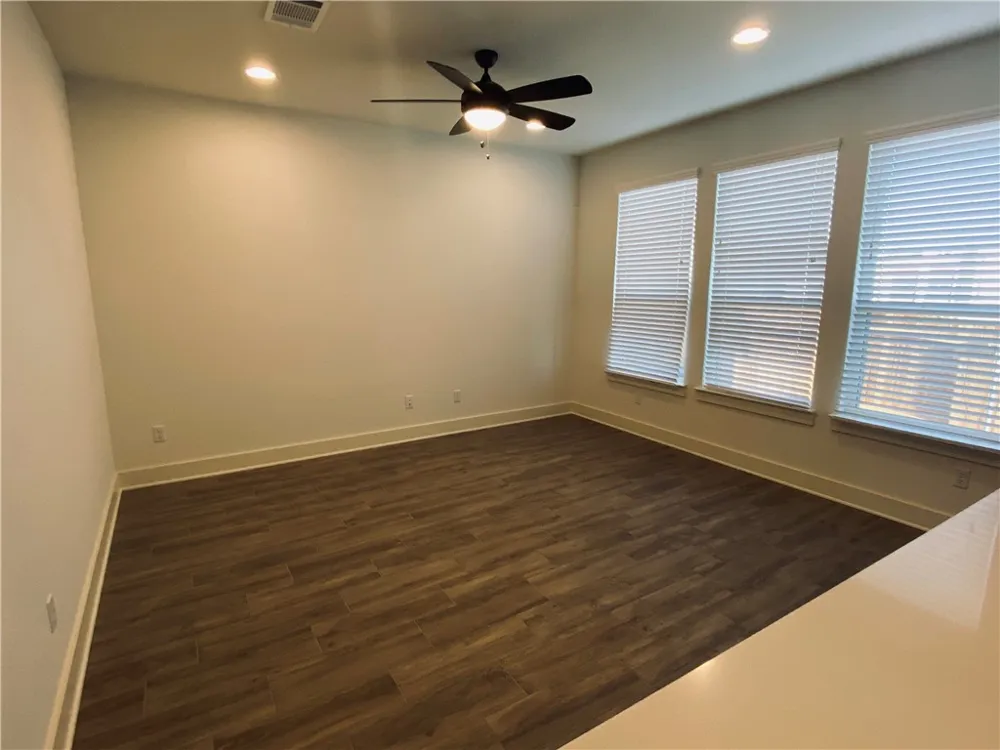5160 A W Grimes Boulevard #121 Round Rock, TX 78665