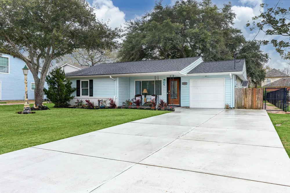 4449 Shady Lake Drive Seabrook, TX 77586