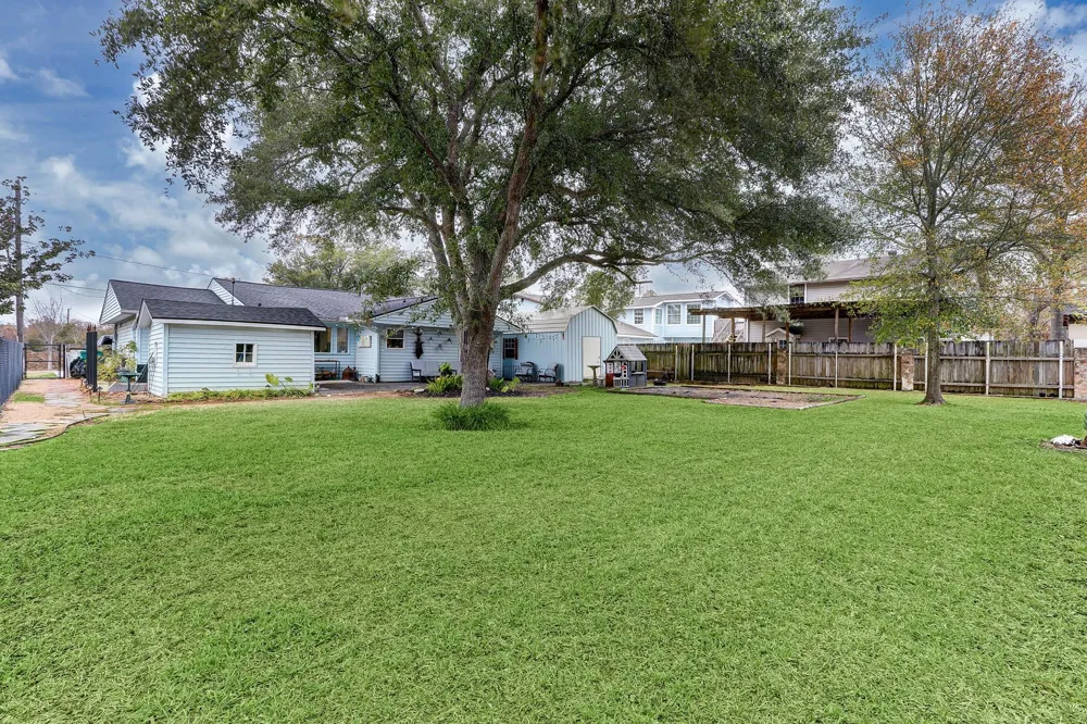 4449 Shady Lake Drive Seabrook, TX 77586