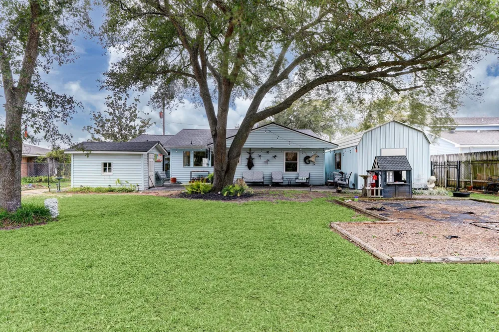 4449 Shady Lake Drive Seabrook, TX 77586