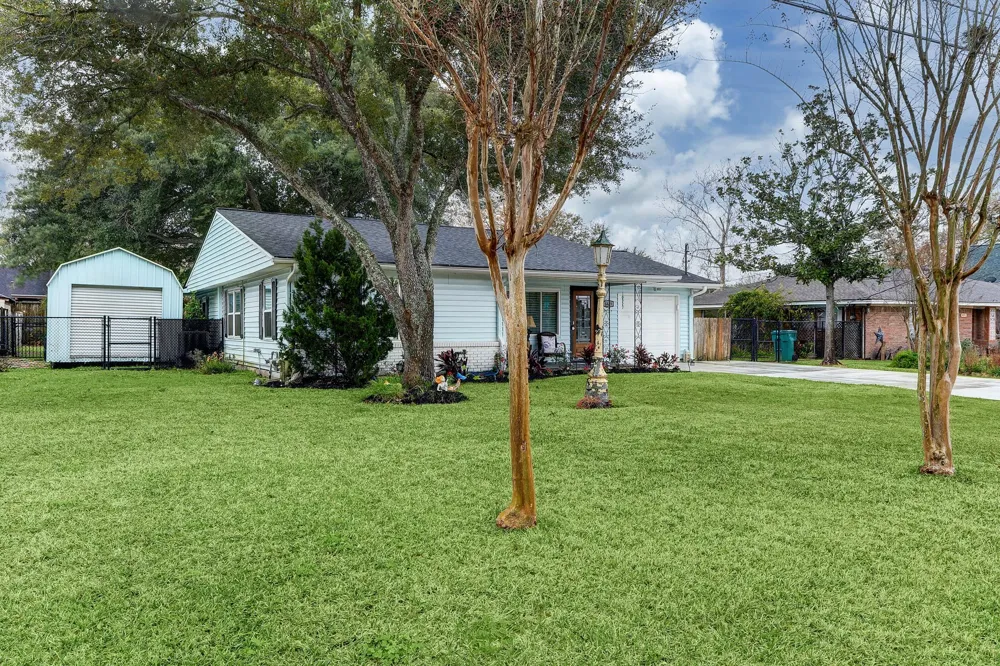 4449 Shady Lake Drive Seabrook, TX 77586