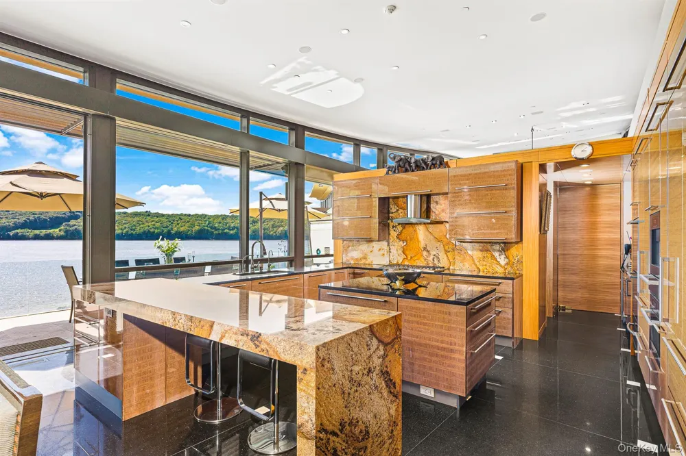 46 Ledgerock Lane Hyde Park, NY 12538