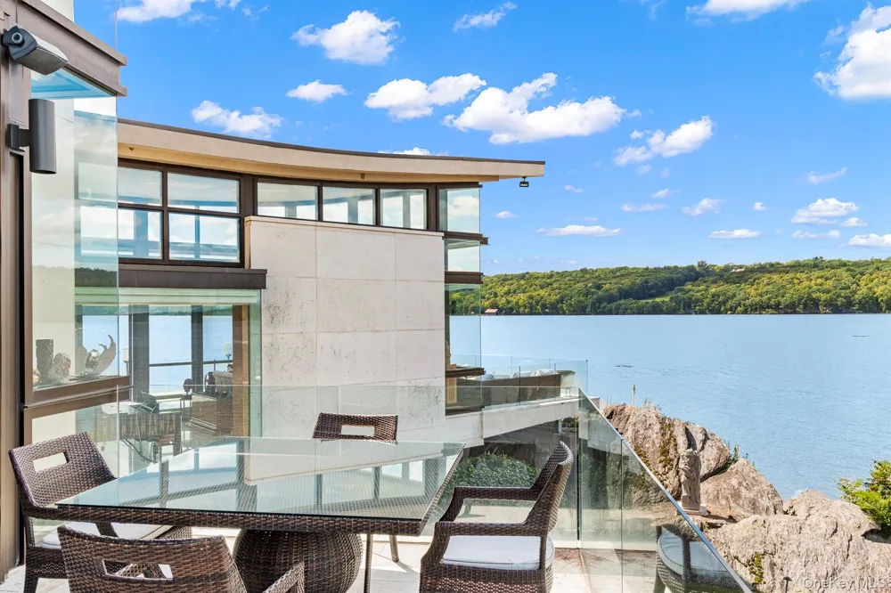 46 Ledgerock Lane Hyde Park, NY 12538