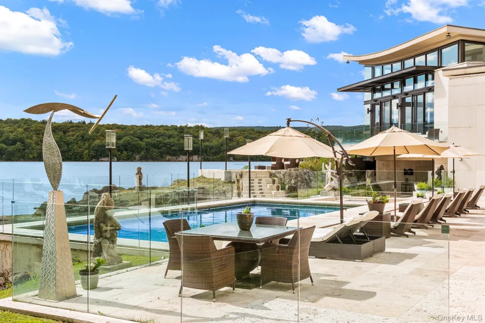 46 Ledgerock Lane Hyde Park, NY 12538