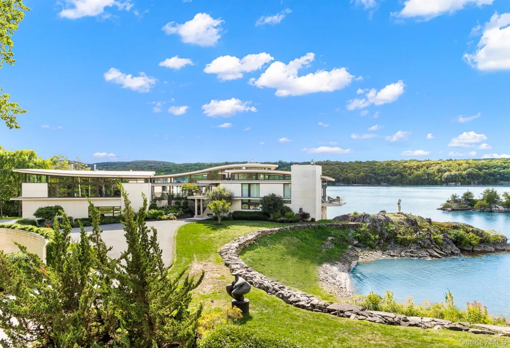 46 Ledgerock Lane Hyde Park, NY 12538