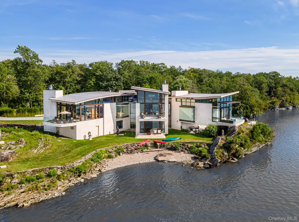 46 Ledgerock Lane Hyde Park, NY 12538