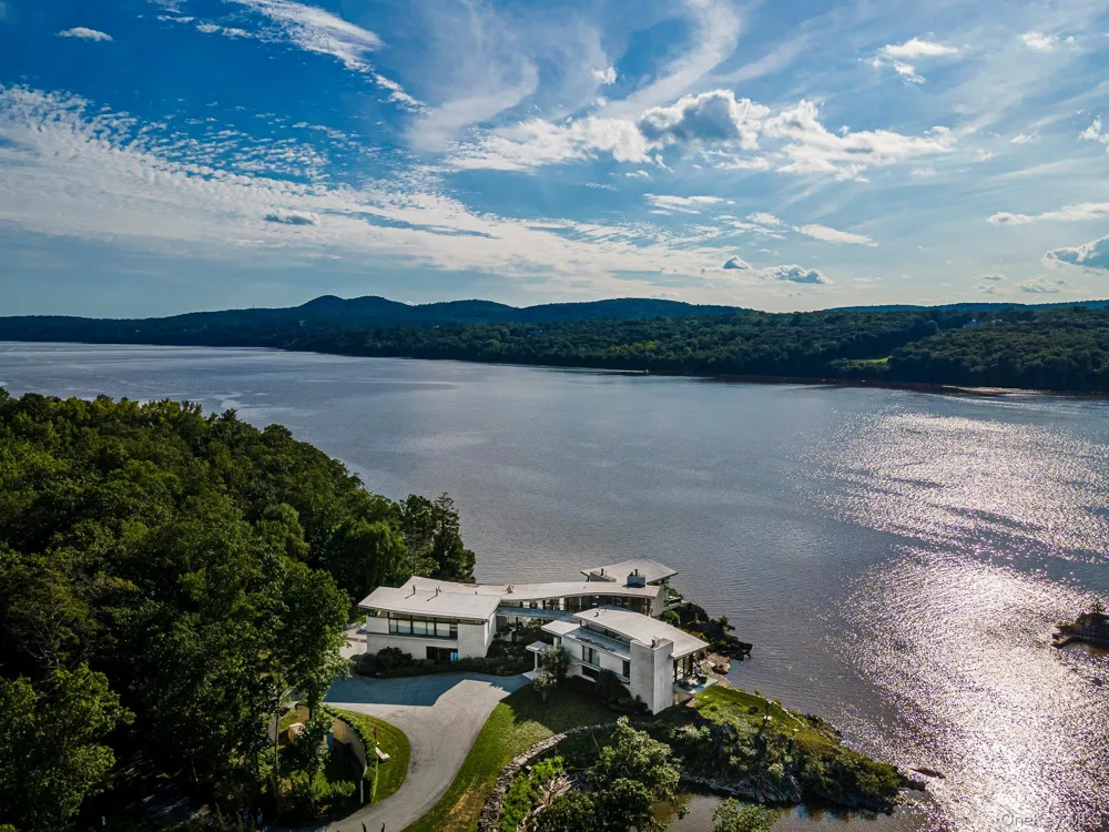 46 Ledgerock Lane Hyde Park, NY 12538