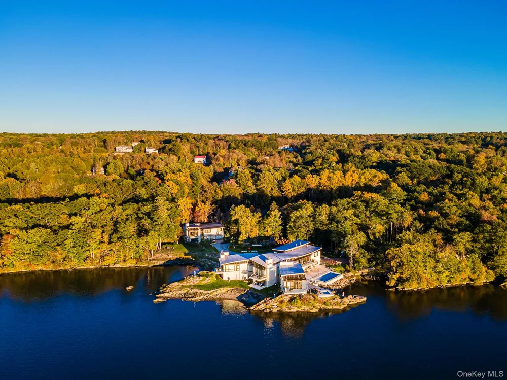 46 Ledgerock Lane Hyde Park, NY 12538