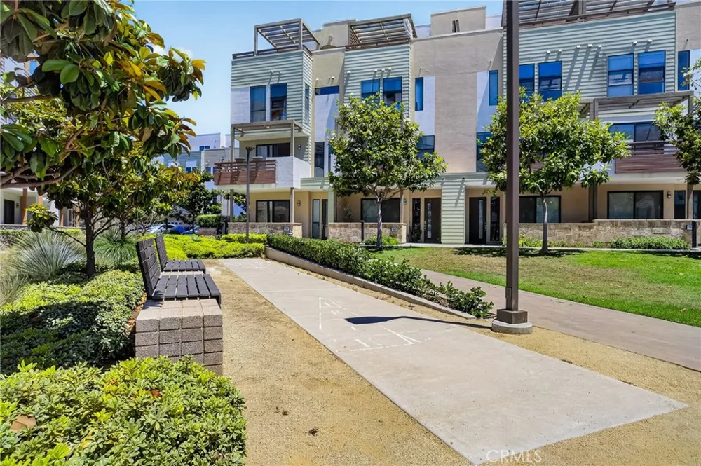 1687 Grand View Costa Mesa, CA 92627