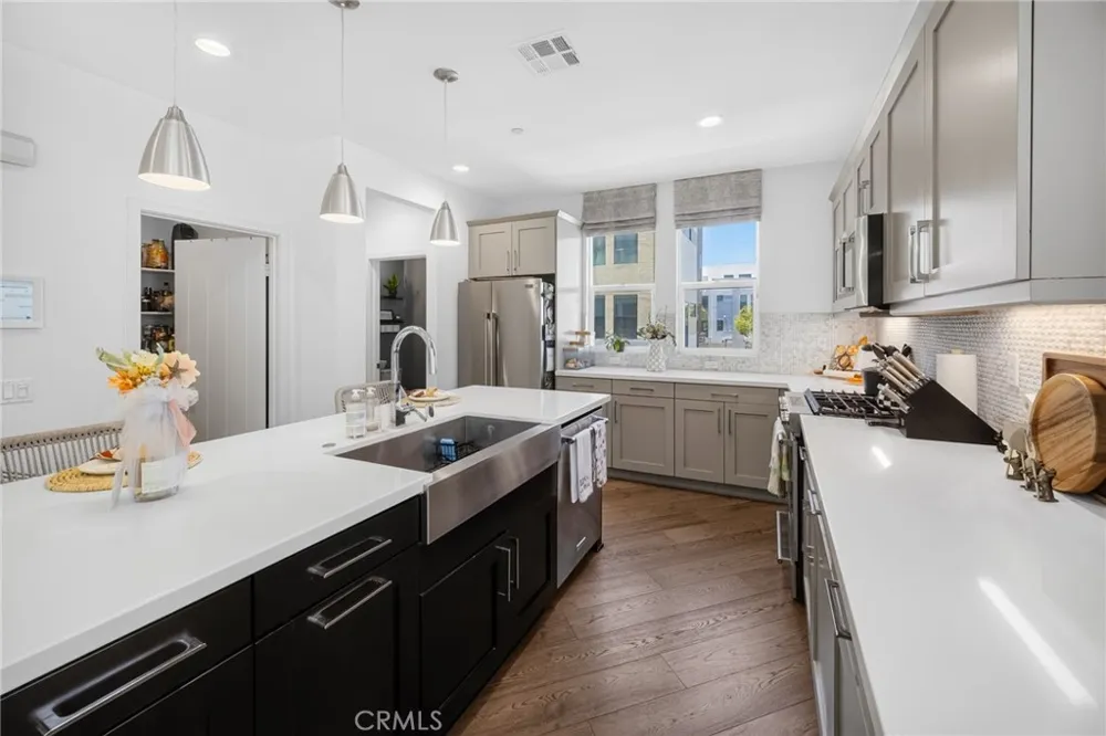 1687 Grand View Costa Mesa, CA 92627