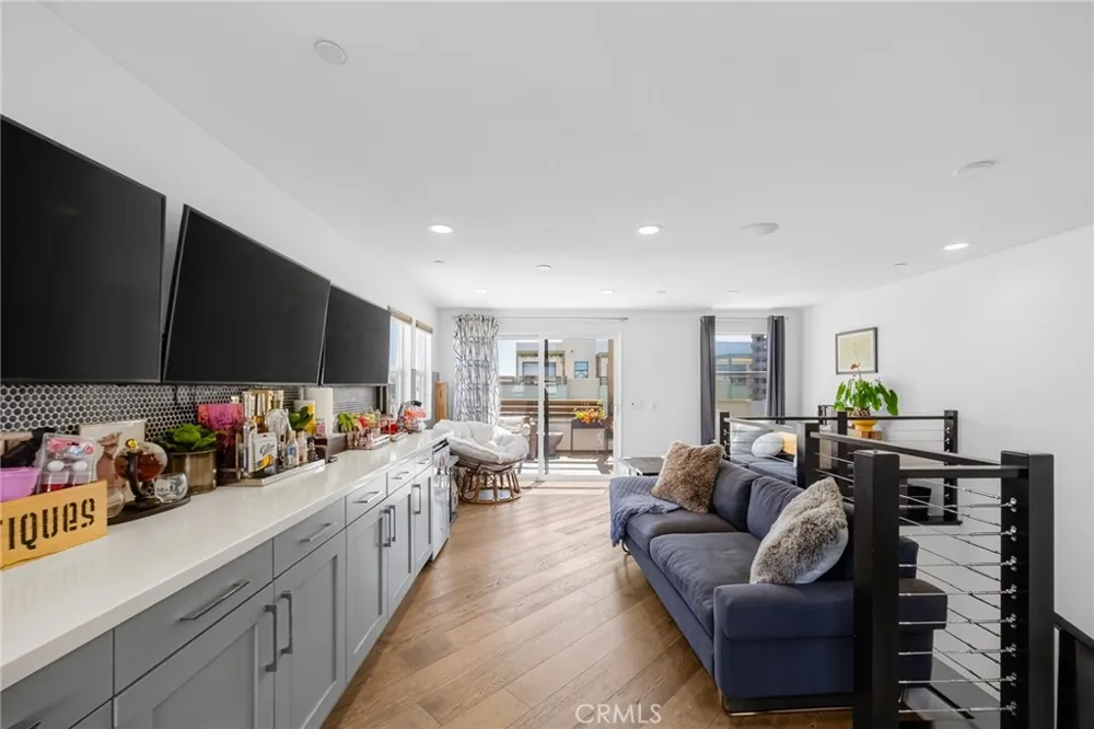 1687 Grand View Costa Mesa, CA 92627