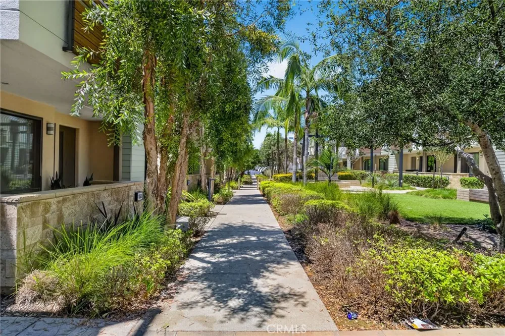 1687 Grand View Costa Mesa, CA 92627