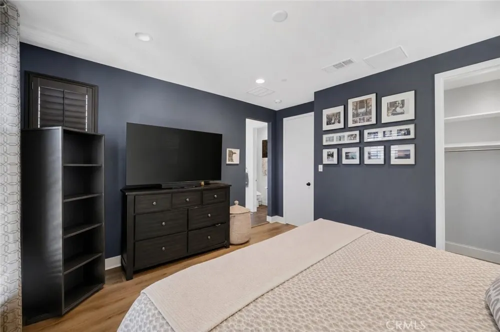 1687 Grand View Costa Mesa, CA 92627