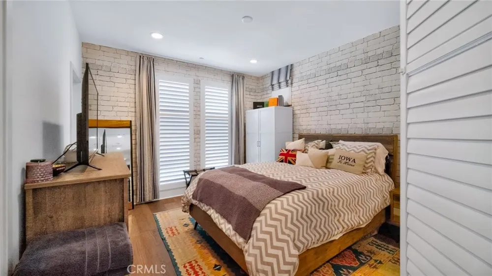 1687 Grand View Costa Mesa, CA 92627