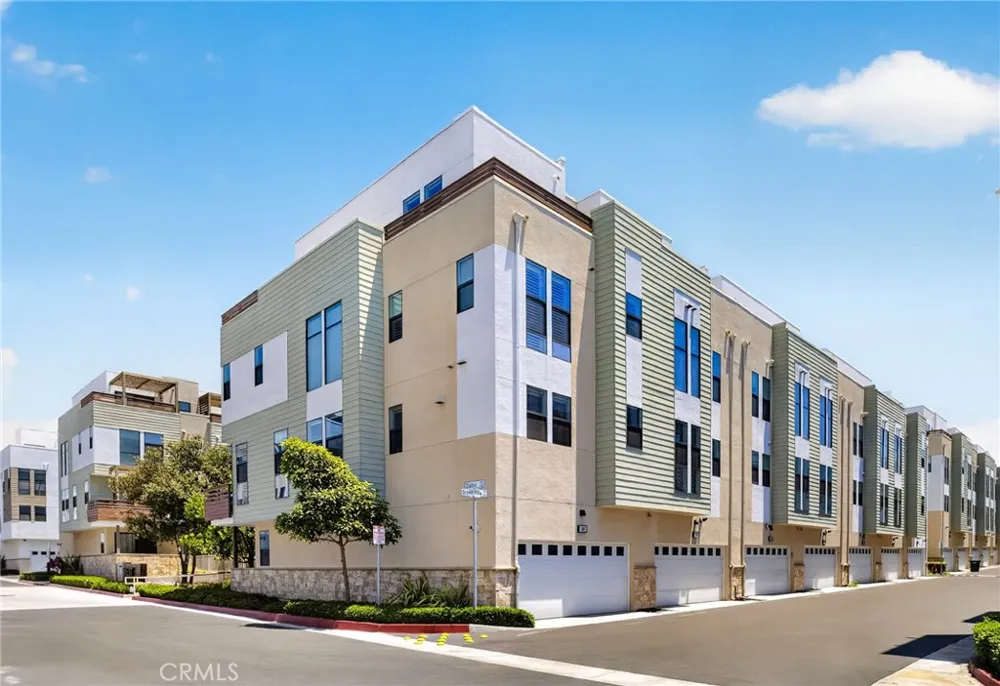 1687 Grand View Costa Mesa, CA 92627