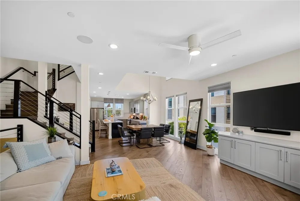 1687 Grand View Costa Mesa, CA 92627