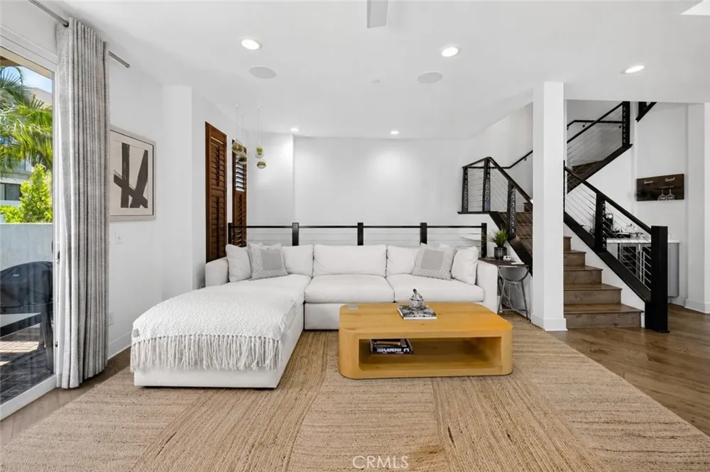 1687 Grand View Costa Mesa, CA 92627