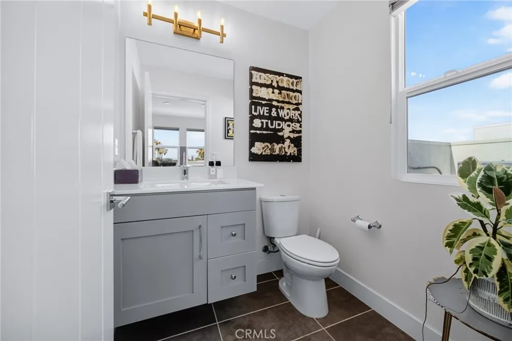 1687 Grand View Costa Mesa, CA 92627
