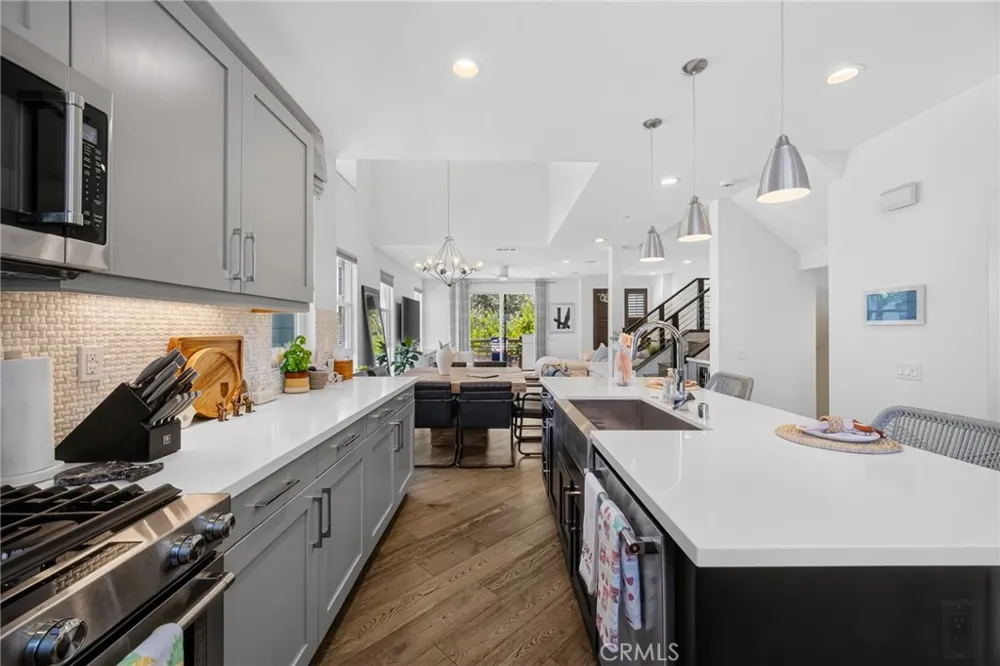 1687 Grand View Costa Mesa, CA 92627
