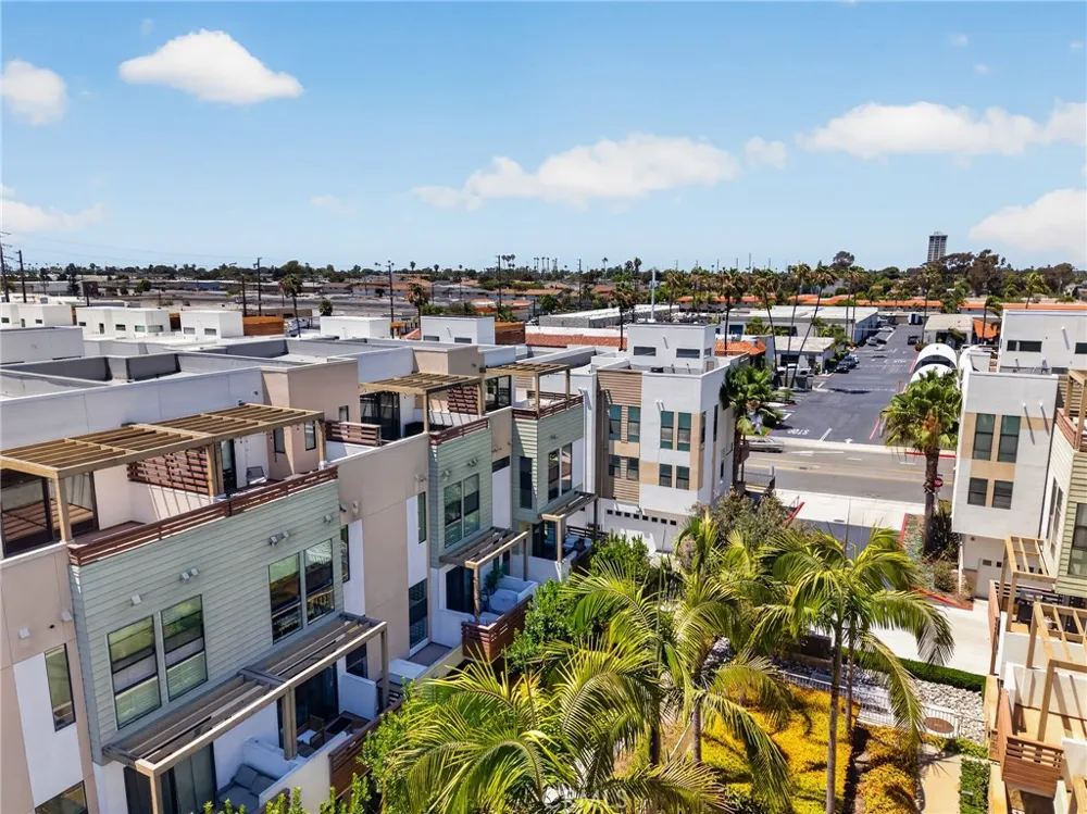 1687 Grand View Costa Mesa, CA 92627