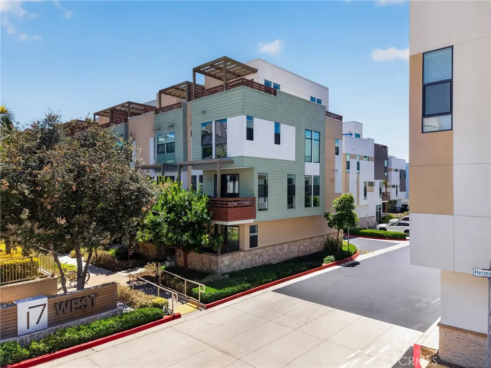 1687 Grand View Costa Mesa, CA 92627