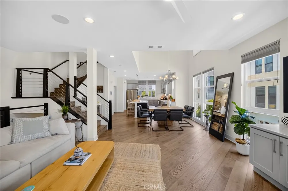 1687 Grand View Costa Mesa, CA 92627