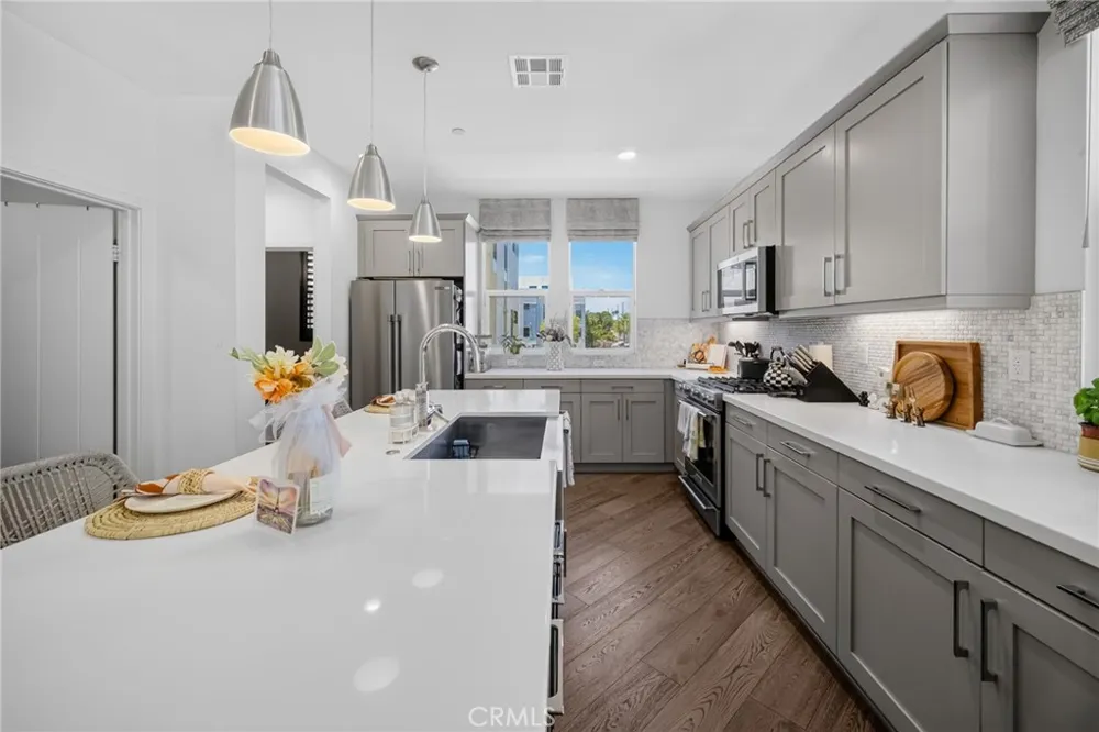 1687 Grand View Costa Mesa, CA 92627