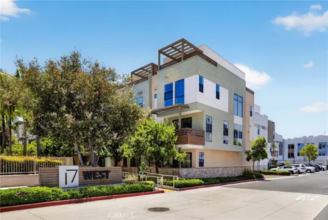 1687 Grand View