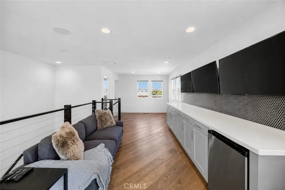 1687 Grand View Costa Mesa, CA 92627
