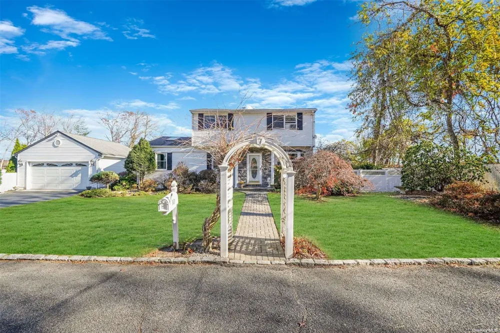 10 Marchant Drive Saint James, NY 11780