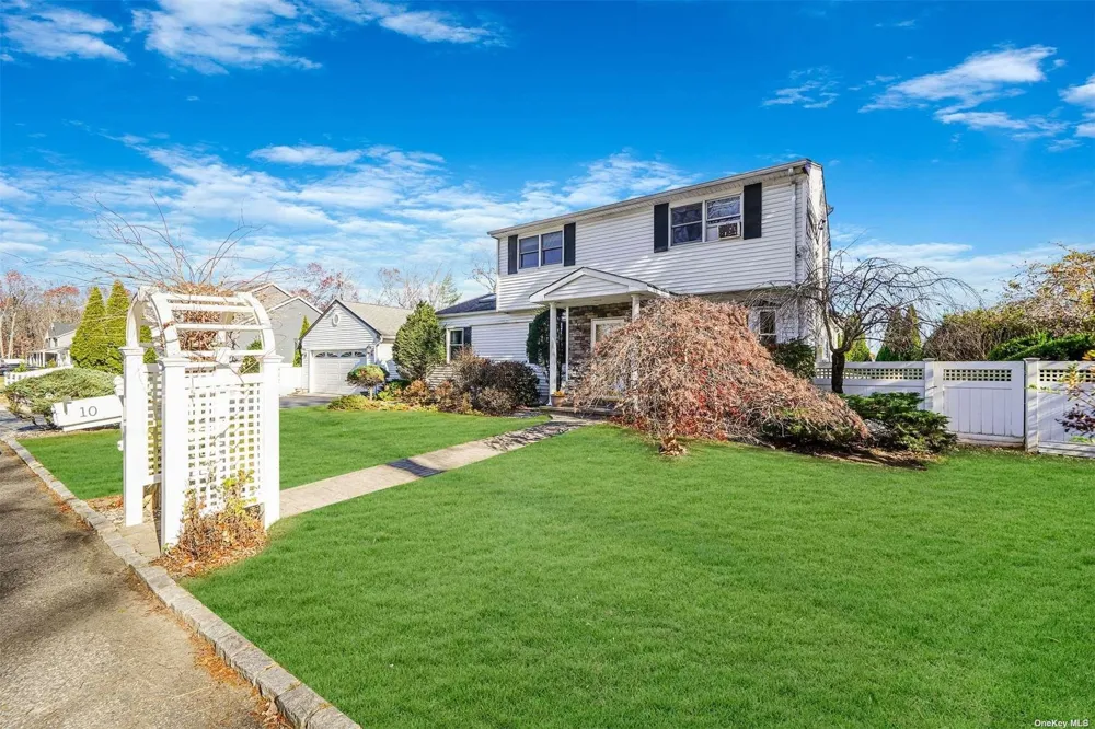 10 Marchant Drive Saint James, NY 11780
