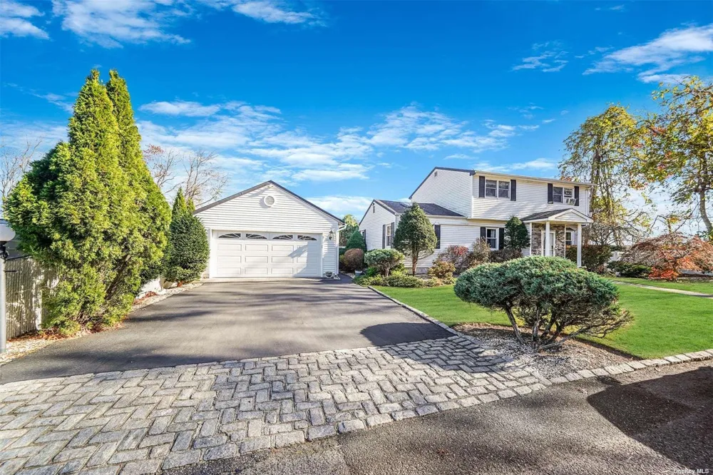 10 Marchant Drive Saint James, NY 11780