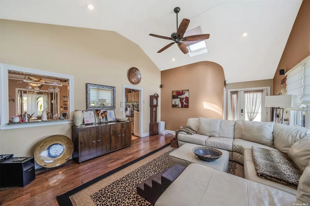 10 Marchant Drive Saint James, NY 11780