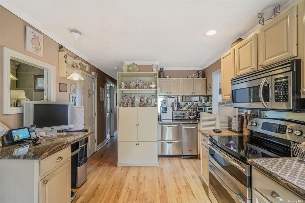 10 Marchant Drive Saint James, NY 11780